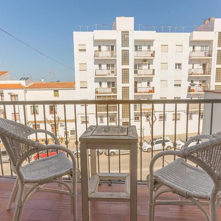 Hotel Tres Jotas Conil โกนิล เด ลาฟรอนเตรา ภายนอก รูปภาพ