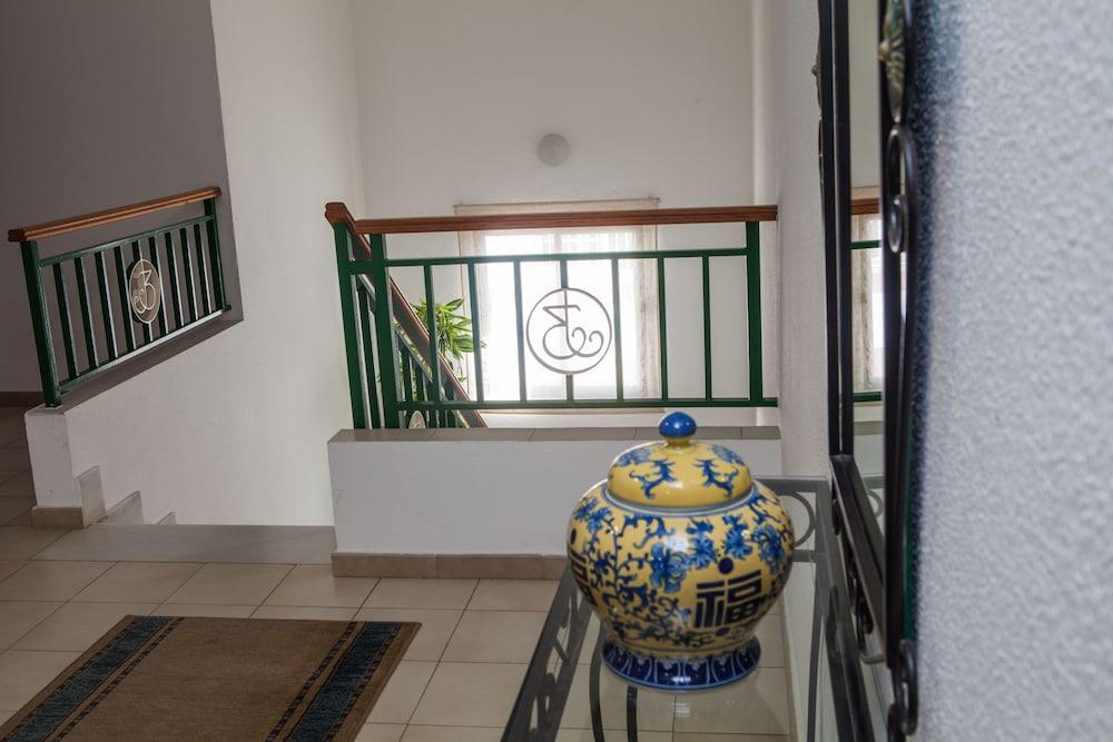 Hotel Tres Jotas Conil โกนิล เด ลาฟรอนเตรา ภายนอก รูปภาพ