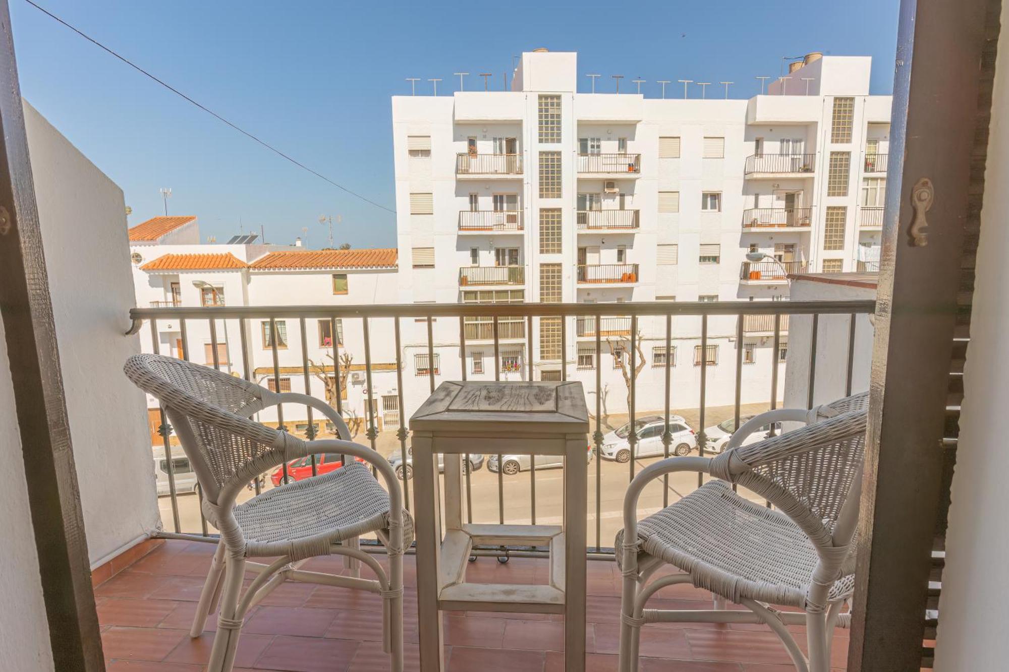 Hotel Tres Jotas Conil โกนิล เด ลาฟรอนเตรา ภายนอก รูปภาพ