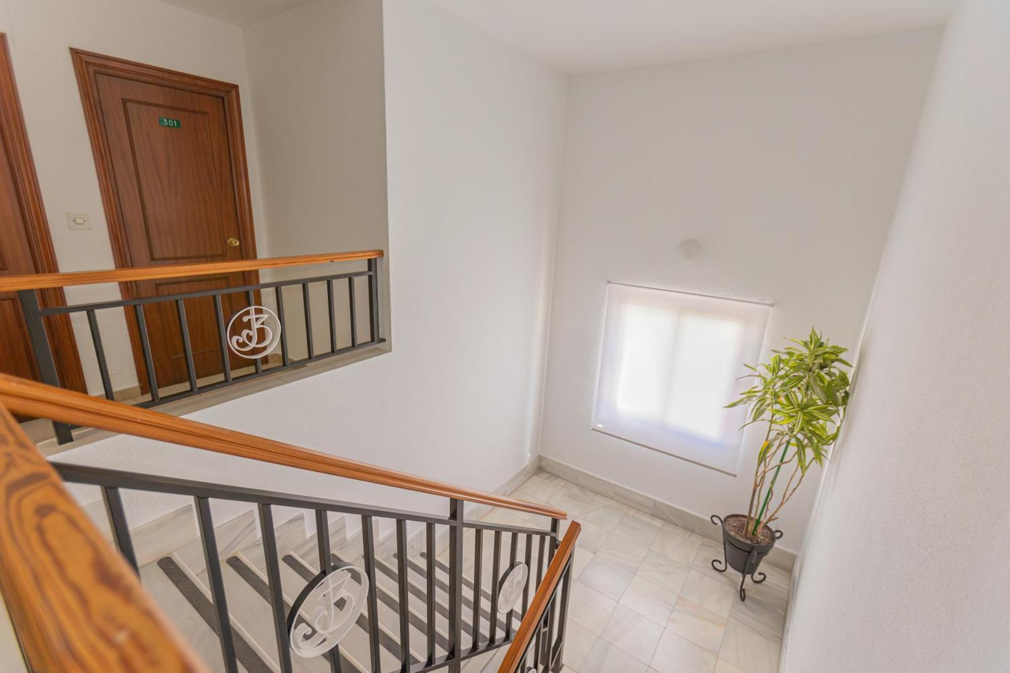 Hotel Tres Jotas Conil โกนิล เด ลาฟรอนเตรา ภายนอก รูปภาพ