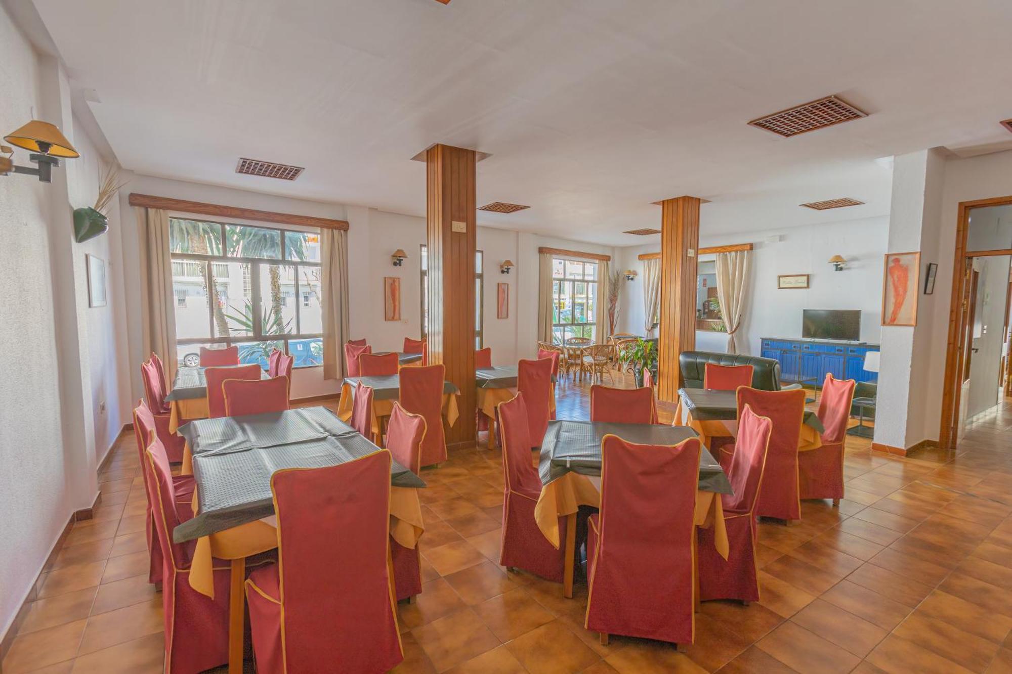 Hotel Tres Jotas Conil โกนิล เด ลาฟรอนเตรา ภายนอก รูปภาพ