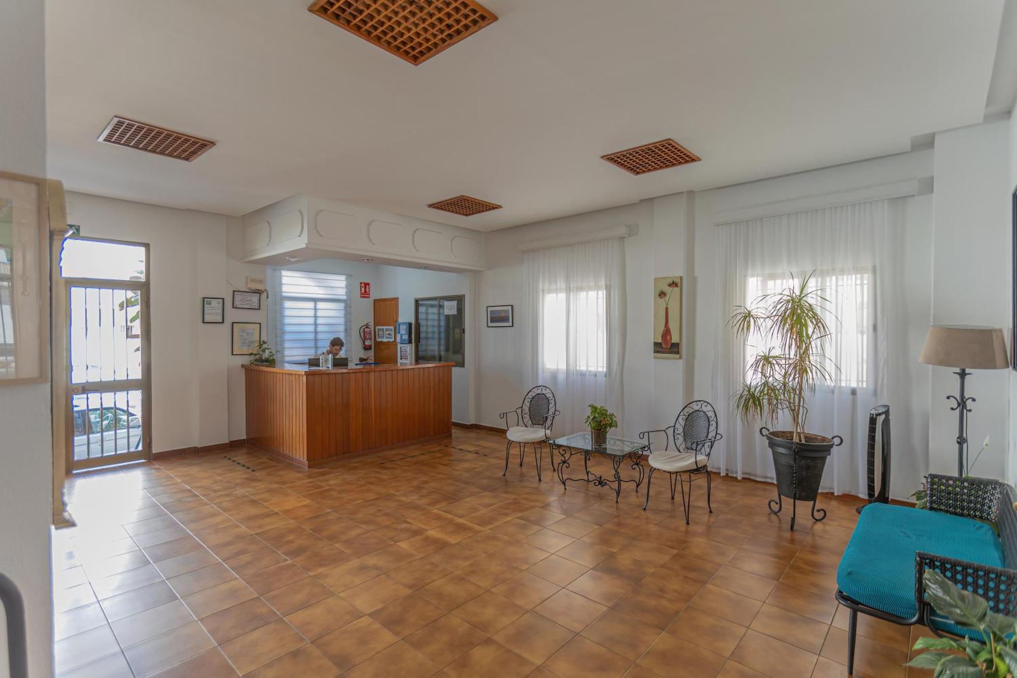 Hotel Tres Jotas Conil โกนิล เด ลาฟรอนเตรา ภายนอก รูปภาพ