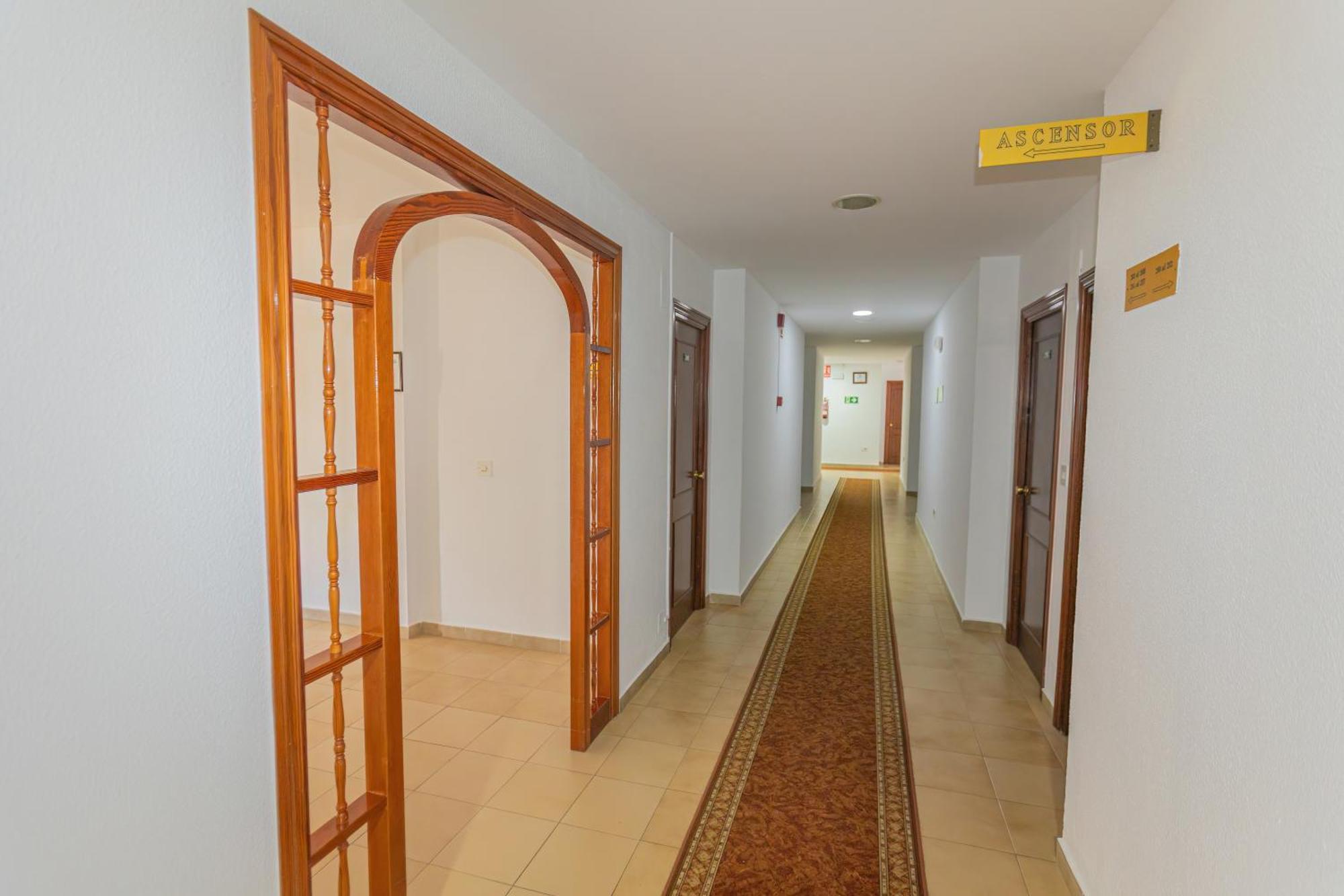 Hotel Tres Jotas Conil โกนิล เด ลาฟรอนเตรา ภายนอก รูปภาพ