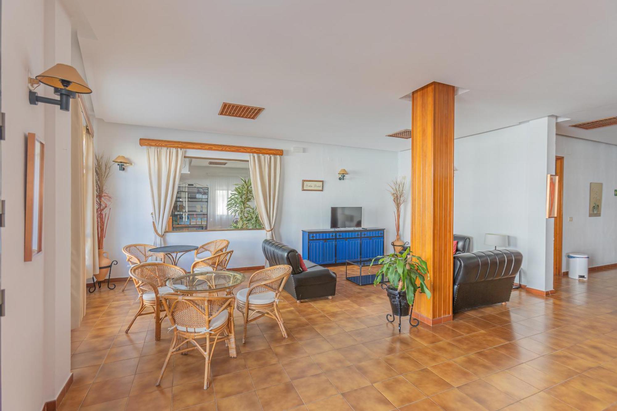 Hotel Tres Jotas Conil โกนิล เด ลาฟรอนเตรา ภายนอก รูปภาพ