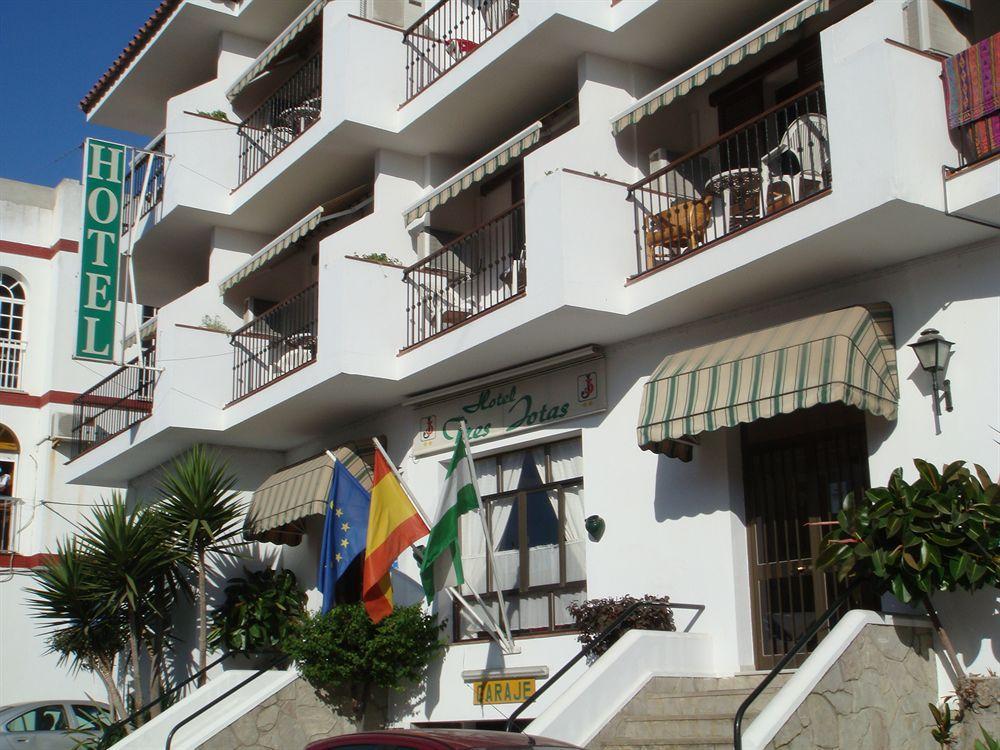 Hotel Tres Jotas Conil โกนิล เด ลาฟรอนเตรา ภายนอก รูปภาพ