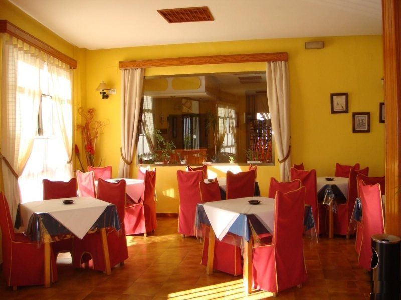 Hotel Tres Jotas Conil โกนิล เด ลาฟรอนเตรา ภายนอก รูปภาพ