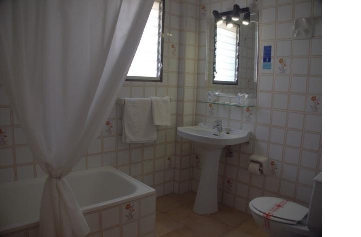 Hotel Tres Jotas Conil โกนิล เด ลาฟรอนเตรา ภายนอก รูปภาพ