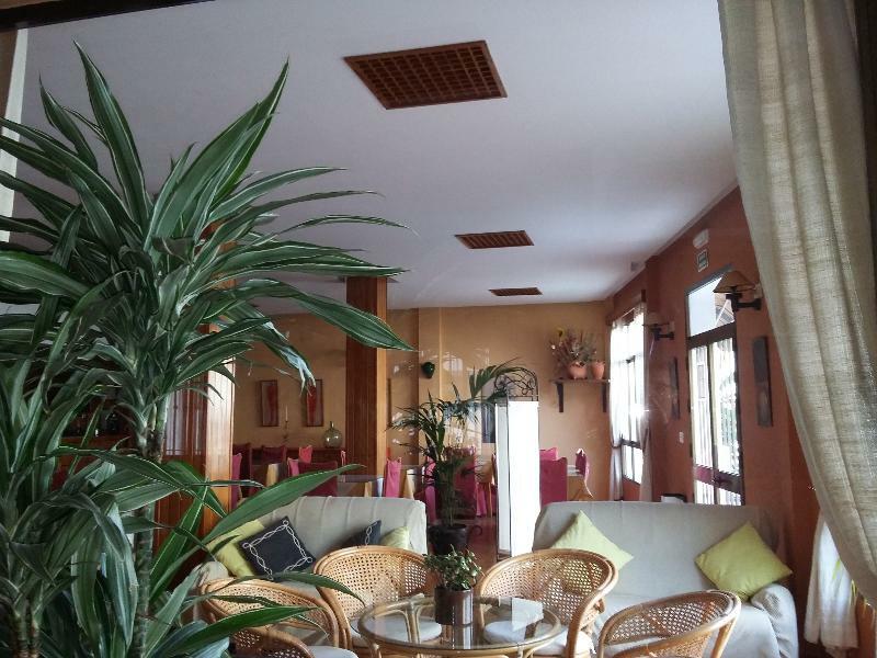 Hotel Tres Jotas Conil โกนิล เด ลาฟรอนเตรา ภายนอก รูปภาพ